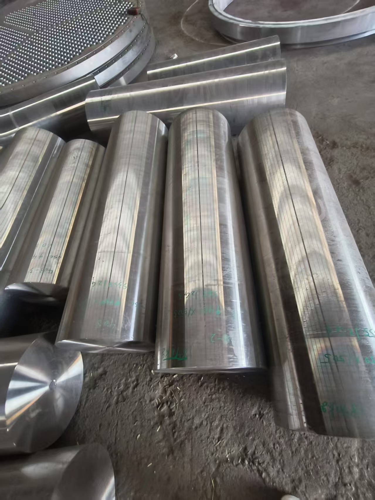 A694 F42/F52/F60: High-strength carbon steel forgings, suitable for flanges of high-pressure transmi